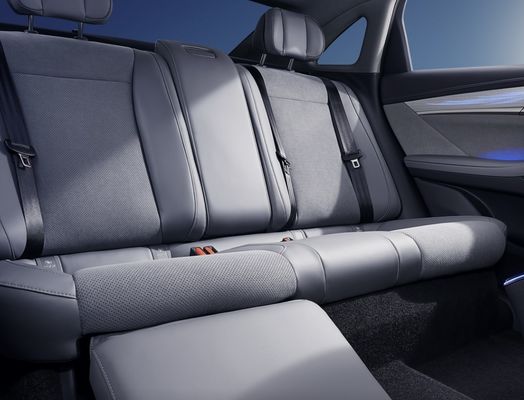 Lan Tu Chases Light 260KM Pure Electric Range for Energy Vehicles in Brilliant Purple